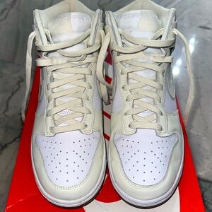 WOMEN'S NIKE DUNK HIGH RETRO CASUAL SHOES